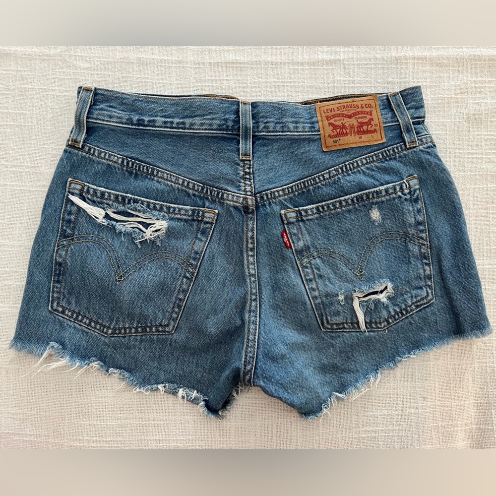LEVI’S 501 original red line women’s ripped denim jean shorts | SIZE 26 WAIST